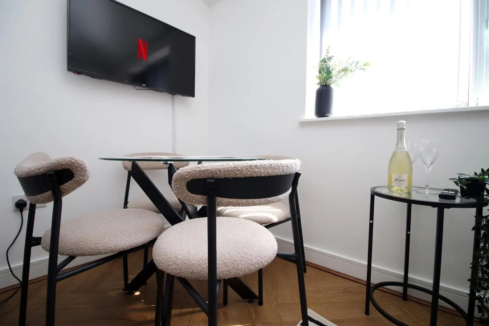 Vibrant 2Br In Central Cardiff | Wifi