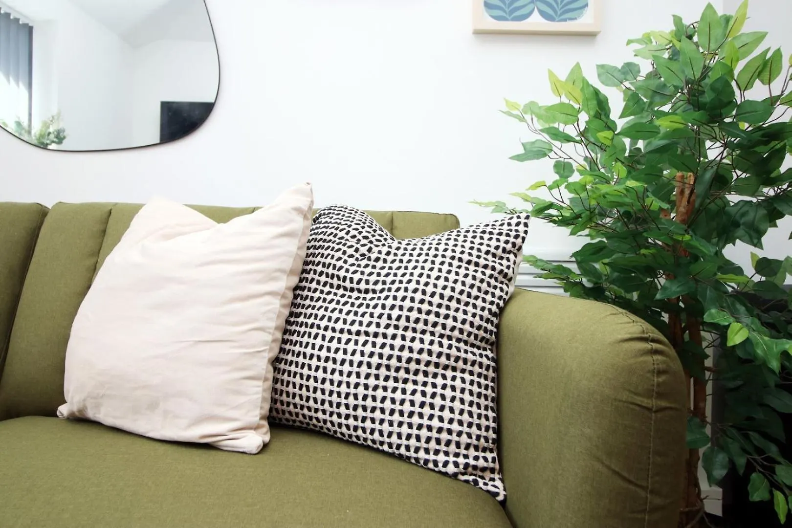Vibrant 2Br In Central Cardiff | Wifi Apartment